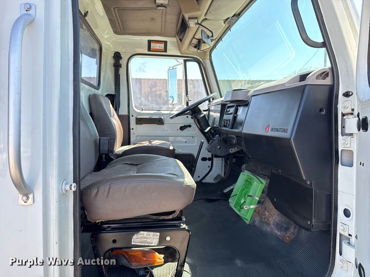 image for item EG5758 1998 International 4700 dump flatbed truck