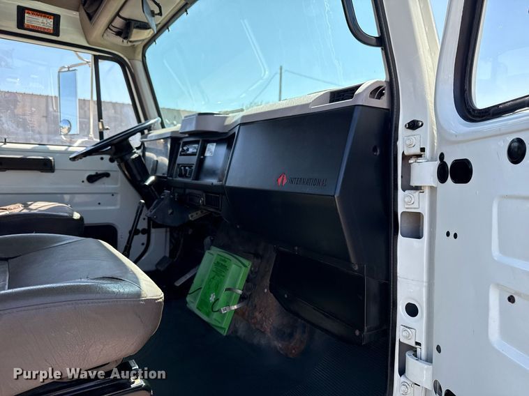 image for item EG5758 1998 International 4700 dump flatbed truck