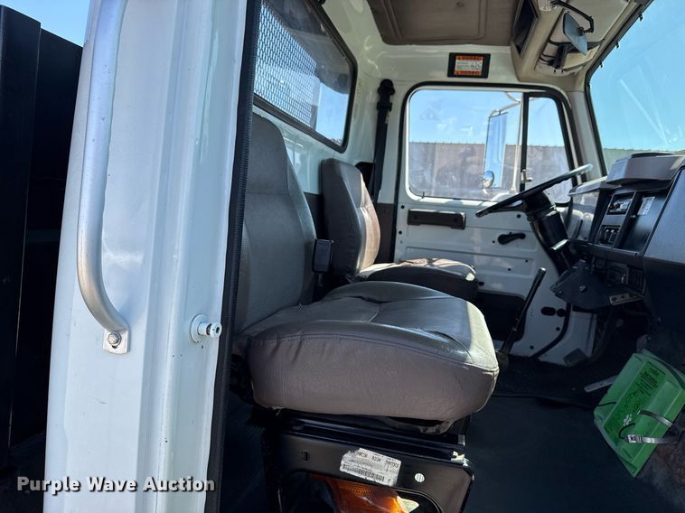 image for item EG5758 1998 International 4700 dump flatbed truck