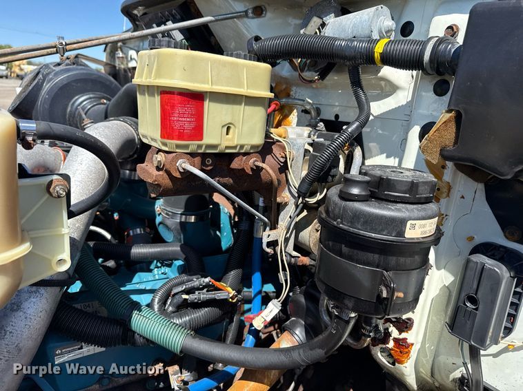 image for item EG5758 1998 International 4700 dump flatbed truck