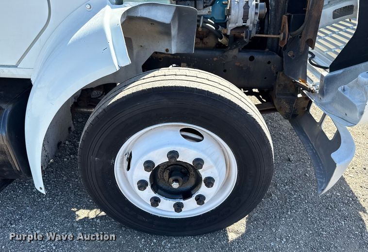 image for item EG5758 1998 International 4700 dump flatbed truck