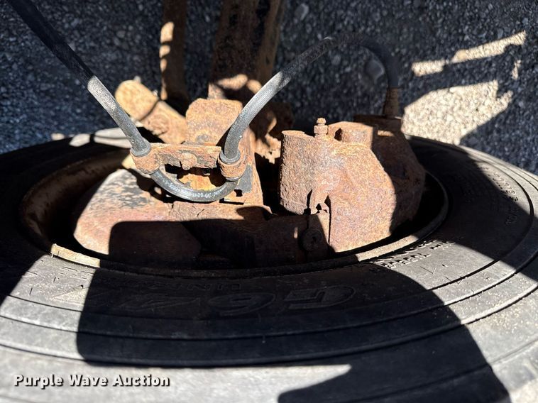 image for item EG5758 1998 International 4700 dump flatbed truck