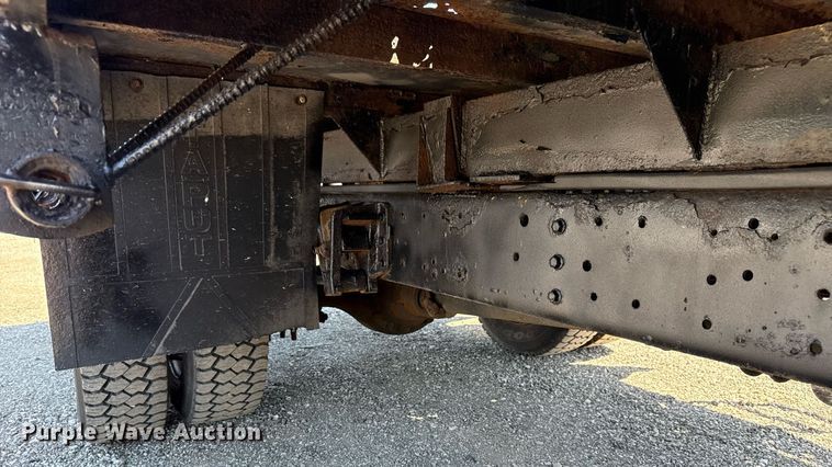 image for item EG5758 1998 International 4700 dump flatbed truck