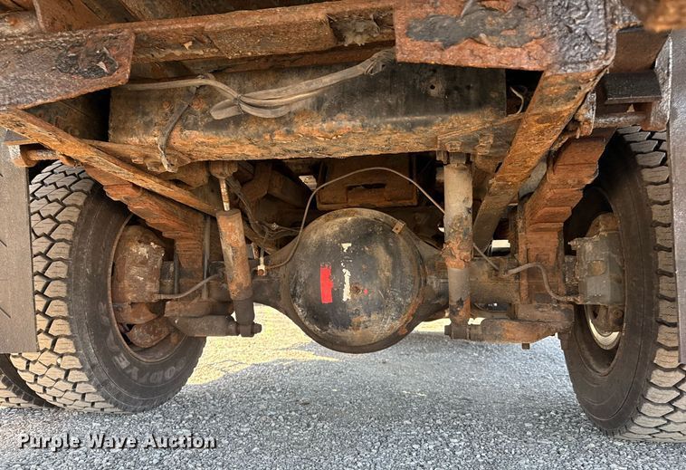 image for item EG5758 1998 International 4700 dump flatbed truck