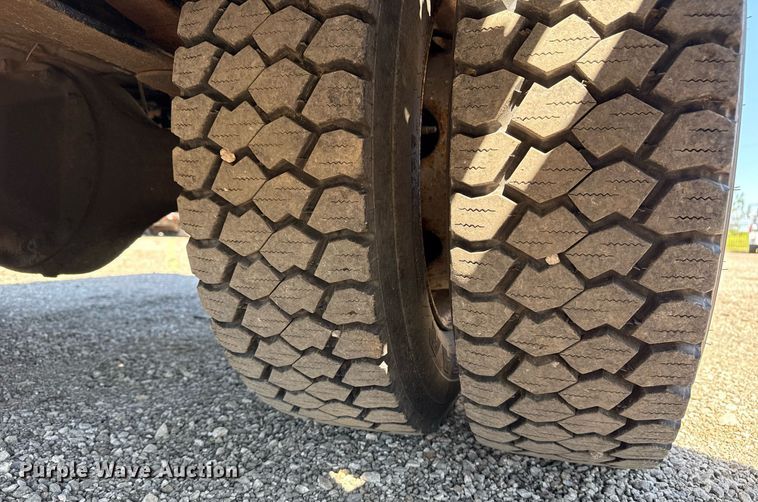 image for item EG5758 1998 International 4700 dump flatbed truck