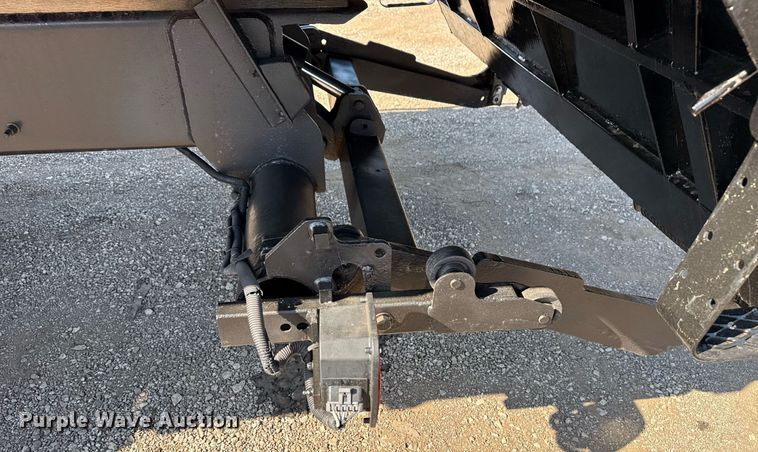 image for item EG5760 2014 Peterbilt 337 flatbed truck