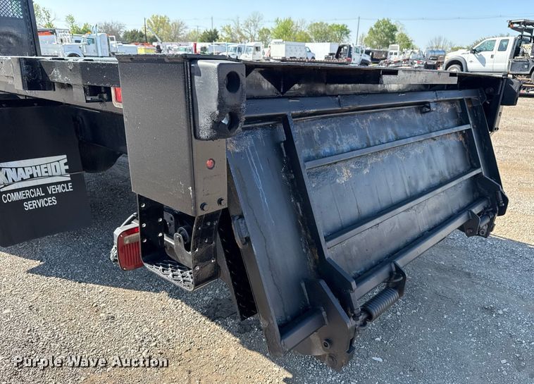 image for item EG5760 2014 Peterbilt 337 flatbed truck