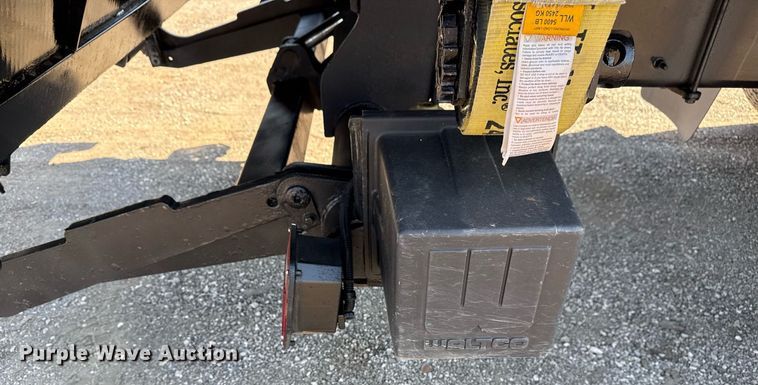 image for item EG5760 2014 Peterbilt 337 flatbed truck