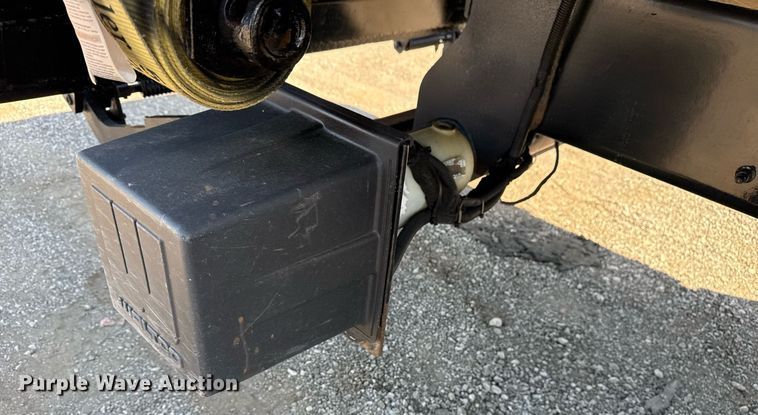 image for item EG5760 2014 Peterbilt 337 flatbed truck