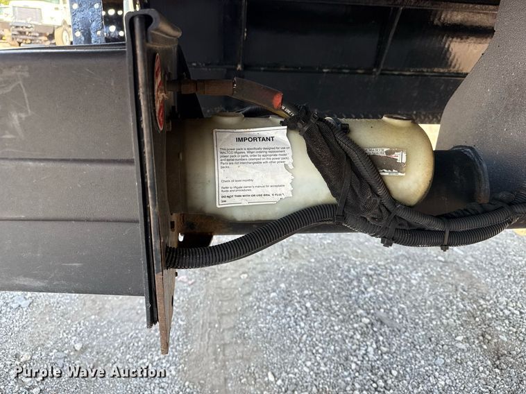 image for item EG5760 2014 Peterbilt 337 flatbed truck