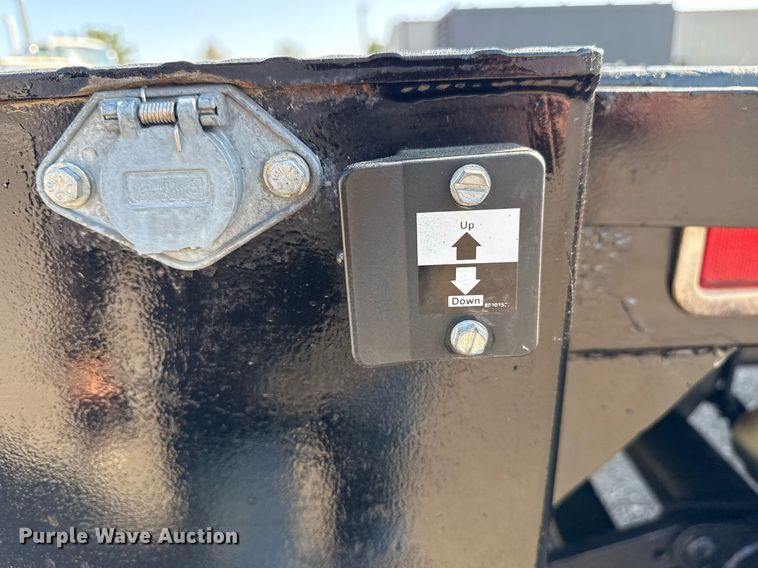 image for item EG5760 2014 Peterbilt 337 flatbed truck