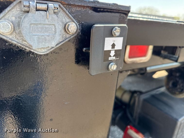 image for item EG5760 2014 Peterbilt 337 flatbed truck