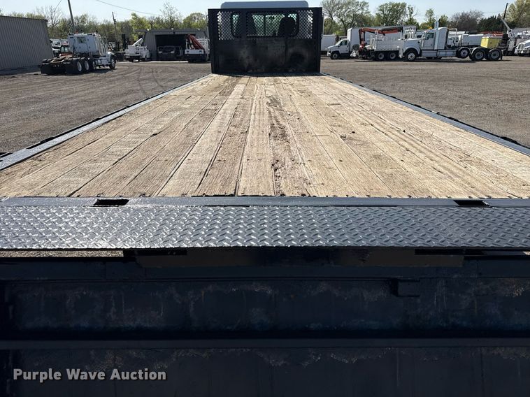 image for item EG5760 2014 Peterbilt 337 flatbed truck