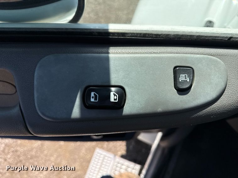 image for item EG5760 2014 Peterbilt 337 flatbed truck