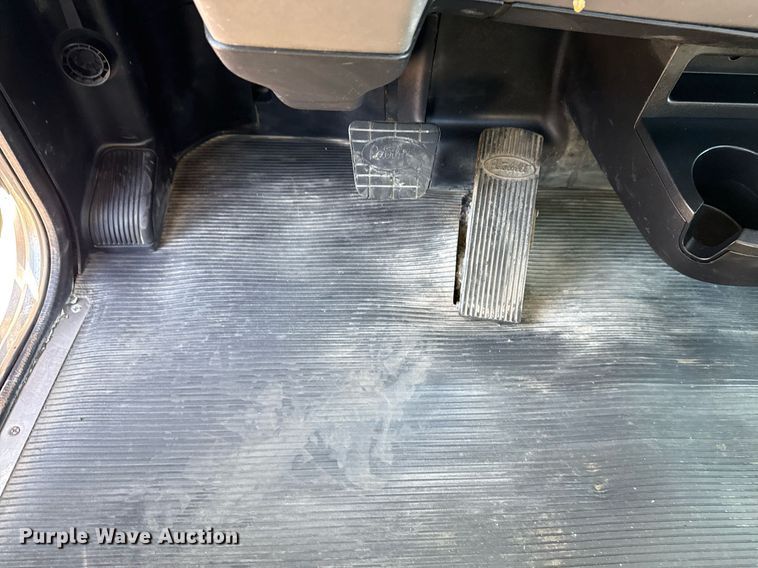 image for item EG5760 2014 Peterbilt 337 flatbed truck