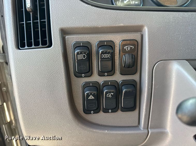 image for item EG5760 2014 Peterbilt 337 flatbed truck