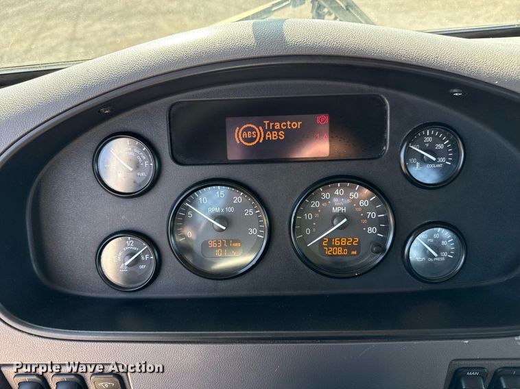 image for item EG5760 2014 Peterbilt 337 flatbed truck