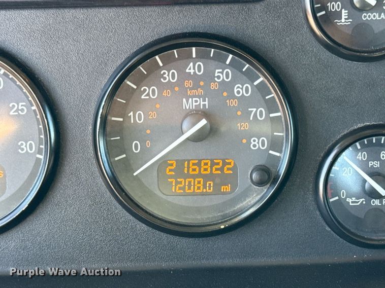 image for item EG5760 2014 Peterbilt 337 flatbed truck