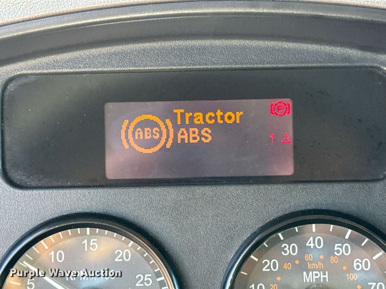 image for item EG5760 2014 Peterbilt 337 flatbed truck