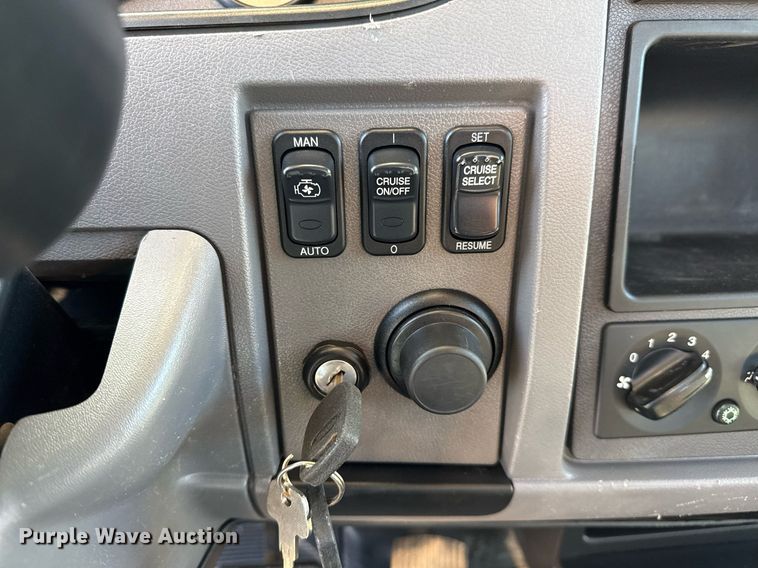 image for item EG5760 2014 Peterbilt 337 flatbed truck