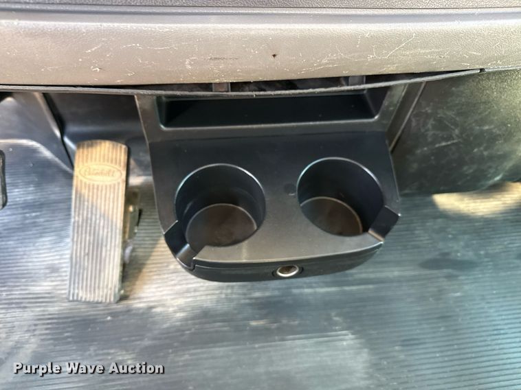 image for item EG5760 2014 Peterbilt 337 flatbed truck