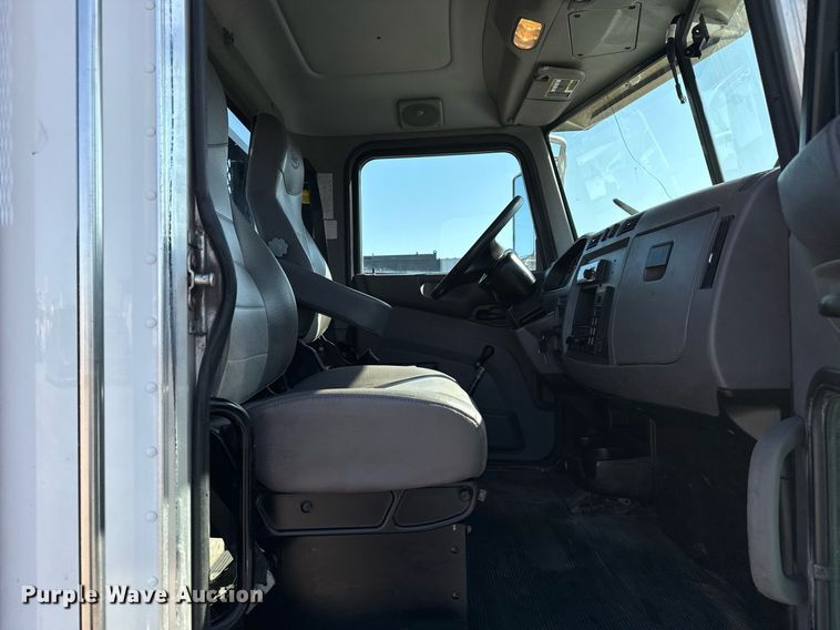 image for item EG5760 2014 Peterbilt 337 flatbed truck