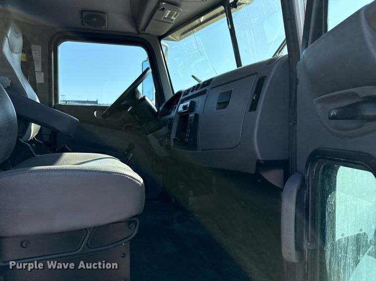 image for item EG5760 2014 Peterbilt 337 flatbed truck