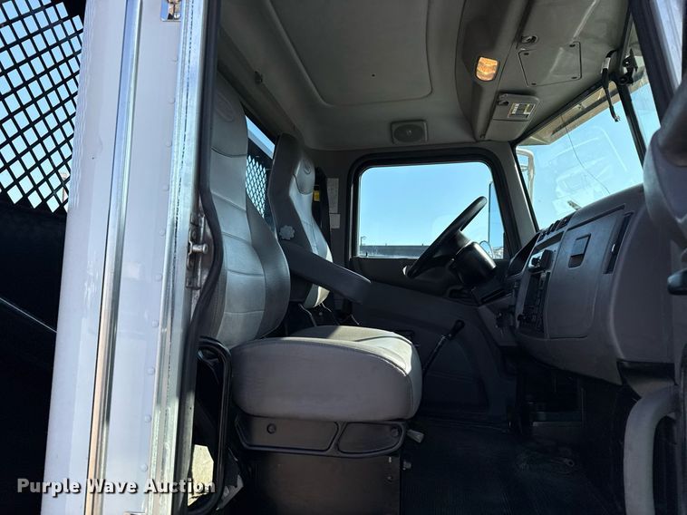 image for item EG5760 2014 Peterbilt 337 flatbed truck