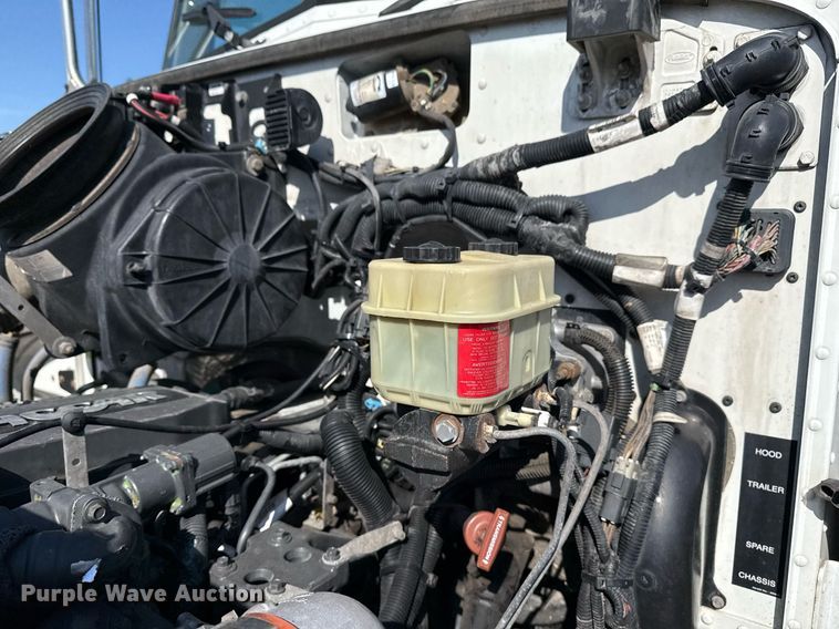 image for item EG5760 2014 Peterbilt 337 flatbed truck