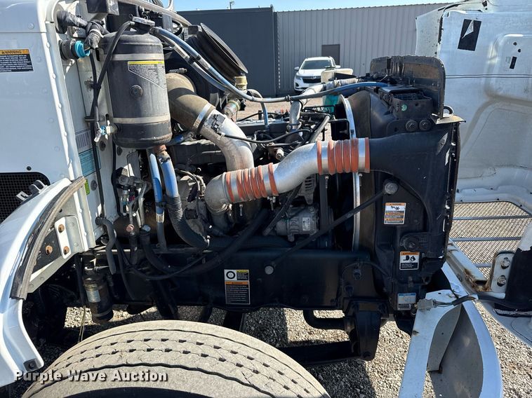 image for item EG5760 2014 Peterbilt 337 flatbed truck