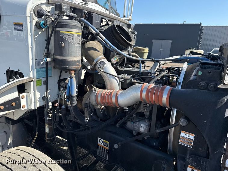 image for item EG5760 2014 Peterbilt 337 flatbed truck