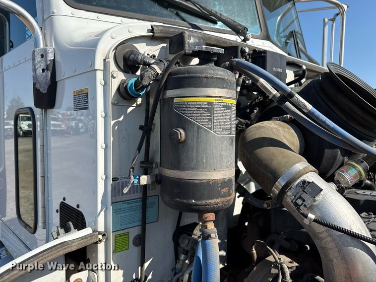 image for item EG5760 2014 Peterbilt 337 flatbed truck