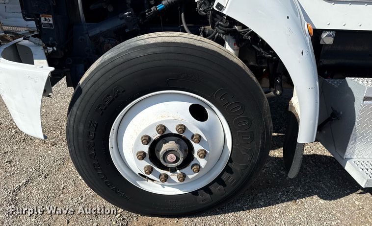 image for item EG5760 2014 Peterbilt 337 flatbed truck