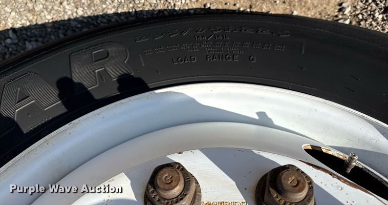 image for item EG5760 2014 Peterbilt 337 flatbed truck