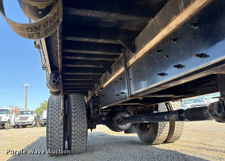 image for item EG5760 2014 Peterbilt 337 flatbed truck