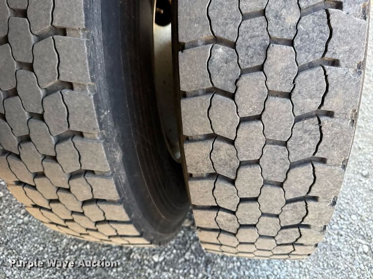 image for item EG5760 2014 Peterbilt 337 flatbed truck