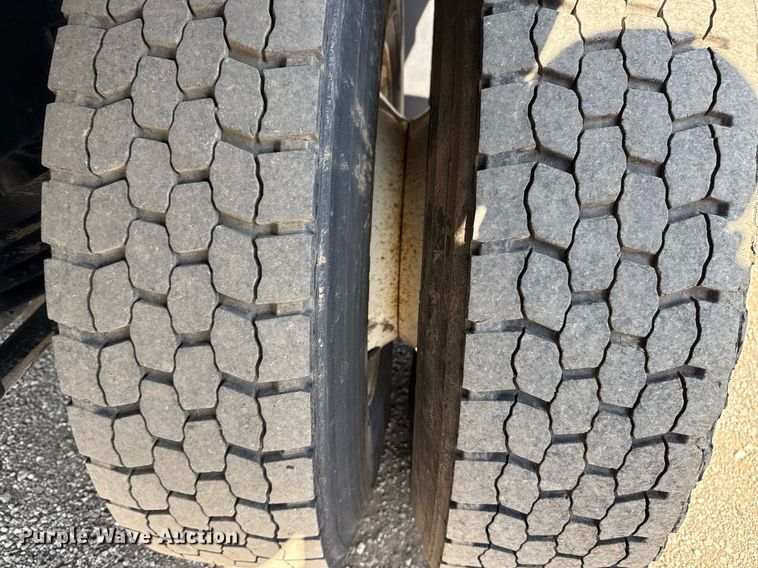 image for item EG5760 2014 Peterbilt 337 flatbed truck