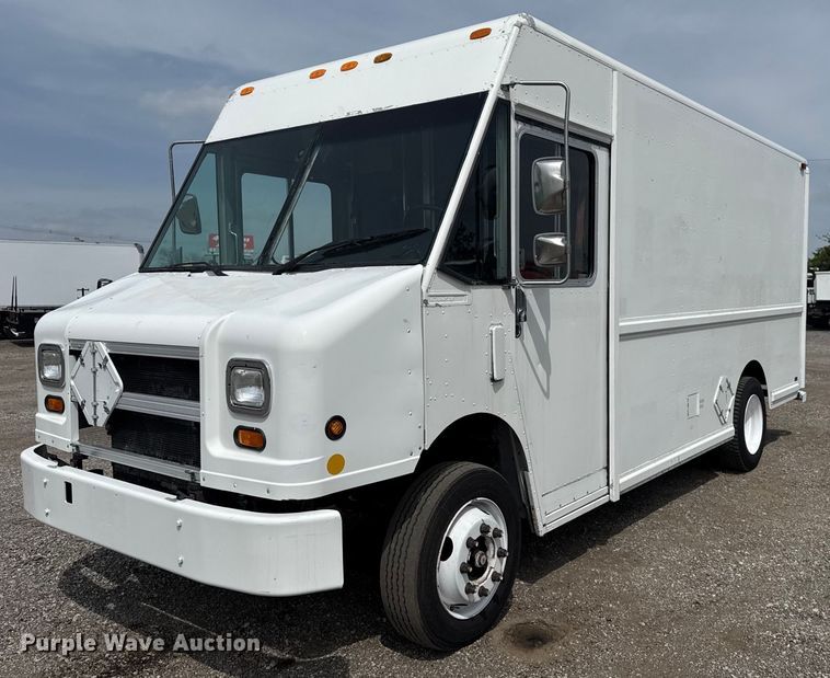 image for item EG5770 1999 Freightliner MT45 delivery truck