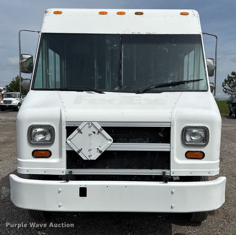 image for item EG5770 1999 Freightliner MT45 delivery truck