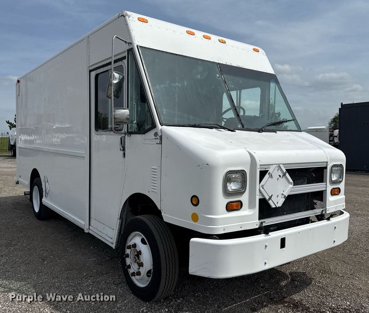 image for item EG5770 1999 Freightliner MT45 delivery truck
