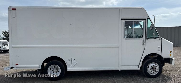 image for item EG5770 1999 Freightliner MT45 delivery truck