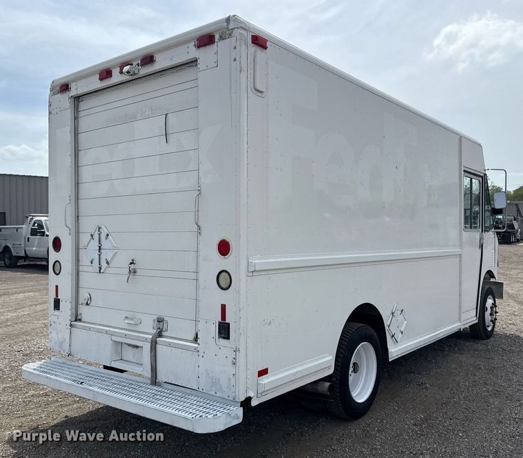 image for item EG5770 1999 Freightliner MT45 delivery truck