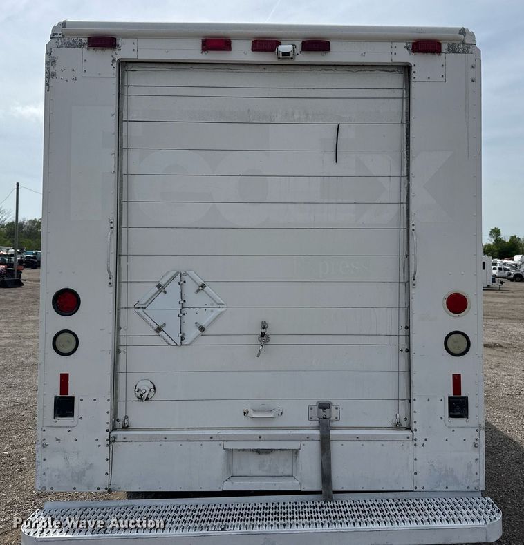 image for item EG5770 1999 Freightliner MT45 delivery truck