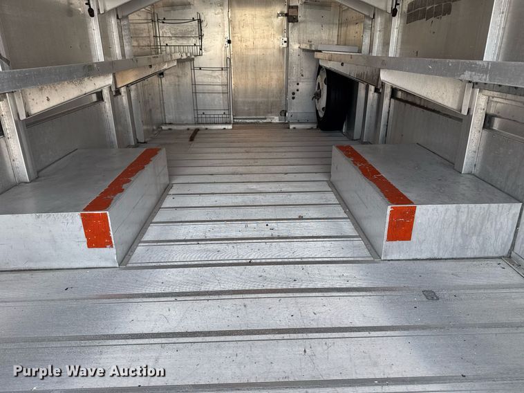 image for item EG5770 1999 Freightliner MT45 delivery truck