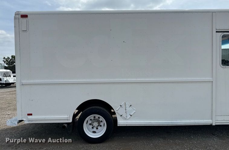 image for item EG5770 1999 Freightliner MT45 delivery truck