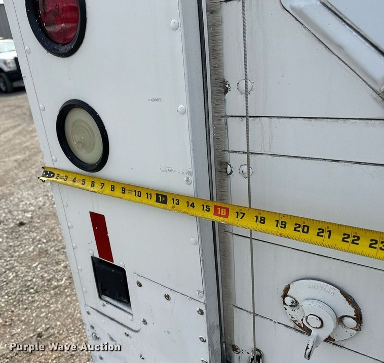 image for item EG5770 1999 Freightliner MT45 delivery truck