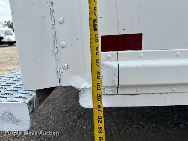 image for item EG5770 1999 Freightliner MT45 delivery truck