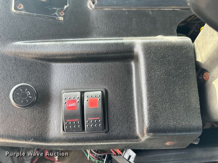 image for item EG5770 1999 Freightliner MT45 delivery truck