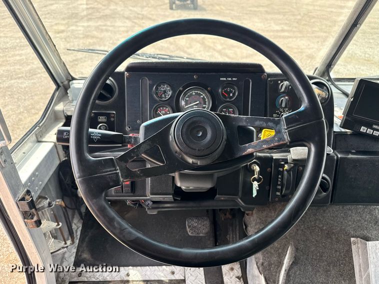 image for item EG5770 1999 Freightliner MT45 delivery truck