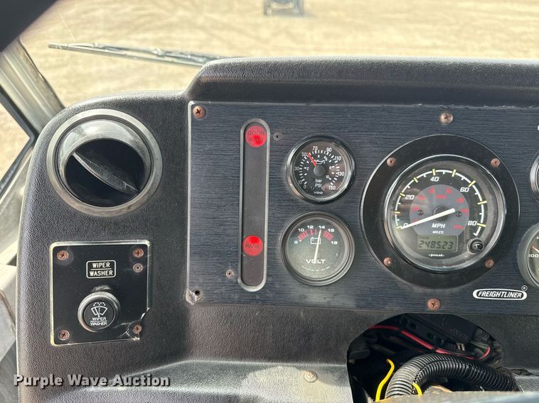 image for item EG5770 1999 Freightliner MT45 delivery truck